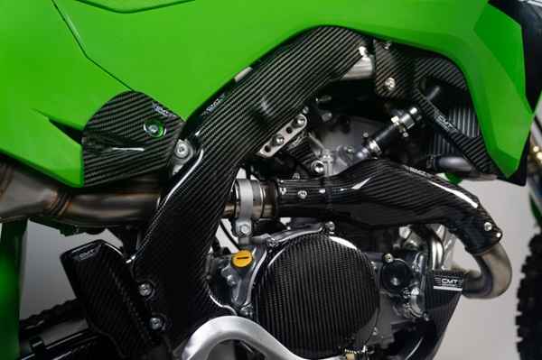 Schützer aus Carbon für Seitenteile KX 450 24- / KX 250 25-